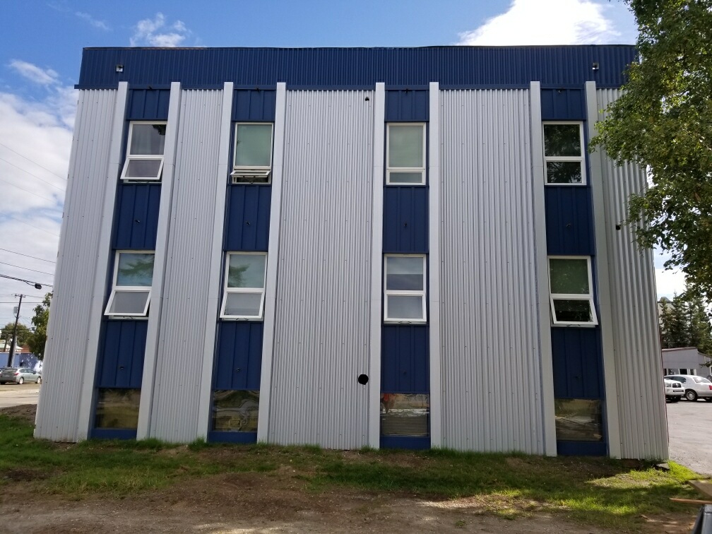 two tone commercial metal siding